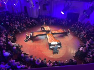 Natalon Kwartet: pianisten Petra van Oort, Laura Sandee, Robert Lambermont, Anna van Nieukerken spelen Simeon ten Holt